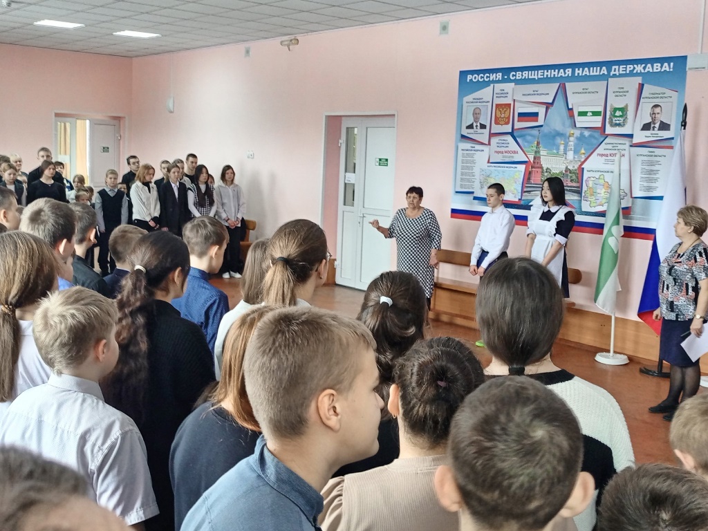 Торжественная линейка, посвященная открытию месячника оборонно-массовой и спортивной работы состоялась в школе..