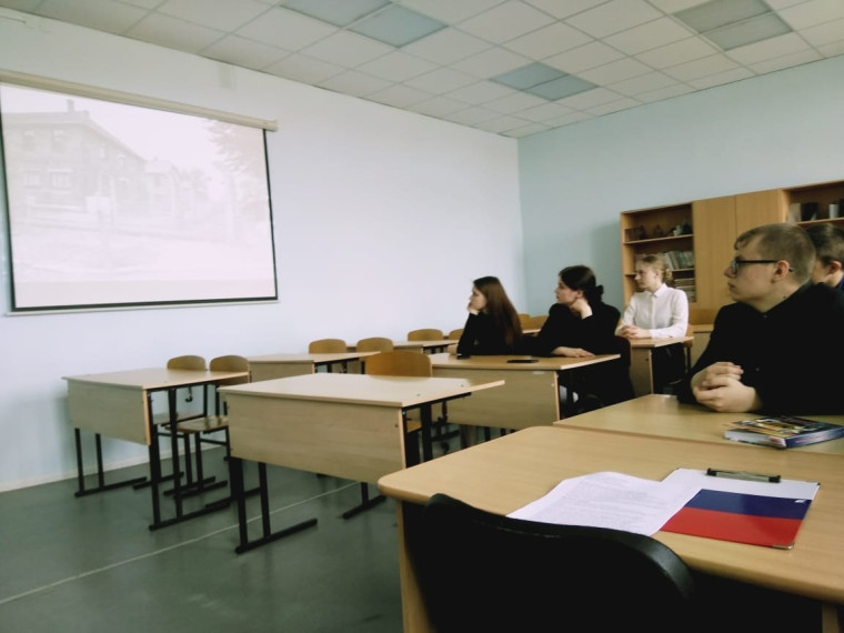 Для обучающихся 11 класса прошло мероприятие презентация книги "В фашистских застенках" Н. Захаровой " И помнит мир спасенный".